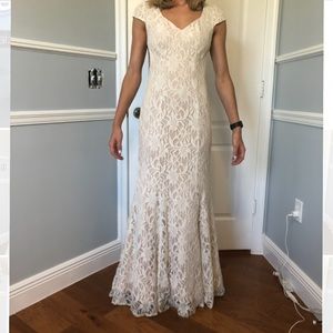 Morgan & Co White Floral Detail Prom/Wedding Dress